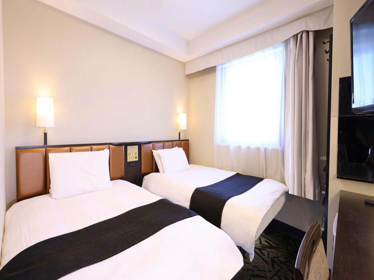 アパホテル〈三田駅前〉 ツインルーム（広さ14㎡　ベッド幅122cm）