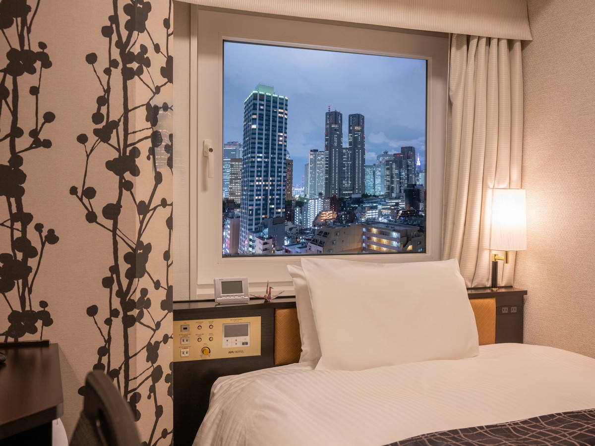 アパホテル＆リゾート〈西新宿五丁目駅前タワー〉 【高層階シティビュー・素泊まり】17階以上の高層階からの夜景を満喫　西新宿五丁目駅から徒歩1分