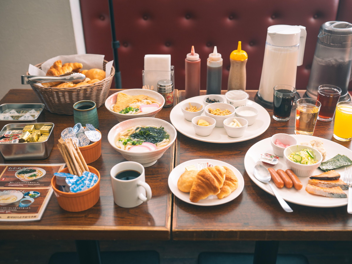 アパホテル〈上野駅北〉 【朝食付】コシの強い手打ちうどんがおすすめ！うどん食べ放題・和洋食朝食ハーフビュッフェ