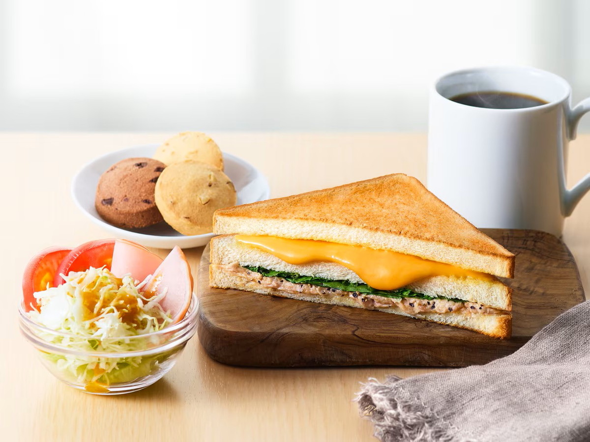 アパホテル〈上野 稲荷町駅北〉 【朝食付き】提携のカフェで選べるモーニングメニュー！！【アパは映画もアニメも見放題】