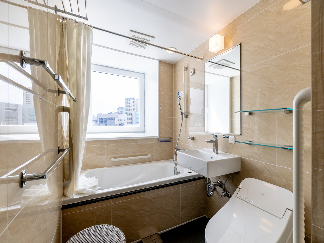 素泊まり】JR水道橋駅（西口）から徒歩1分！東京ドームまで徒歩5分！ | アパホテル〈水道橋駅前〉 - 宿泊予約 - イオンコンパストラベルモール