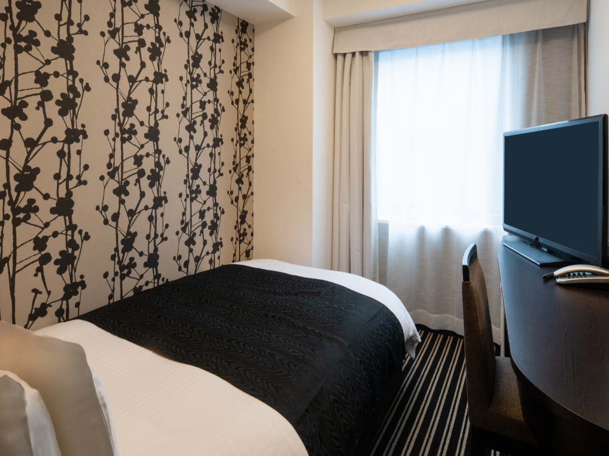 アパホテル〈銀座 新富町駅前〉 【素泊まり】「銀座」徒歩圏内！新富町駅3番出口から徒歩1分【アパは映画もアニメも見放題】