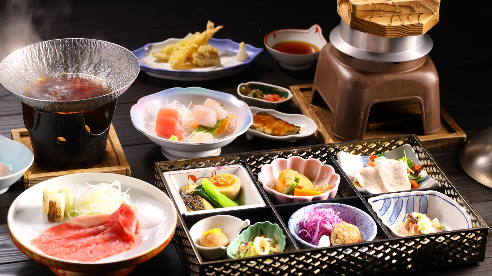 源泉のお宿　湯河原千代田荘 【早期割30】通常価格より最大10%お得！自家源泉と四季折々の味覚◆心も体も満たされるお重料理とミニブッフェ