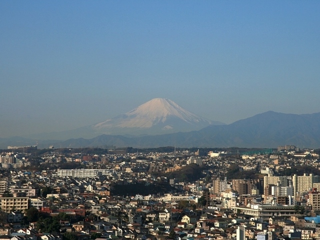 ニューオータニイン横浜プレミアム 街（富士山）側からの眺望。天気がよければ富士山ビュー。...