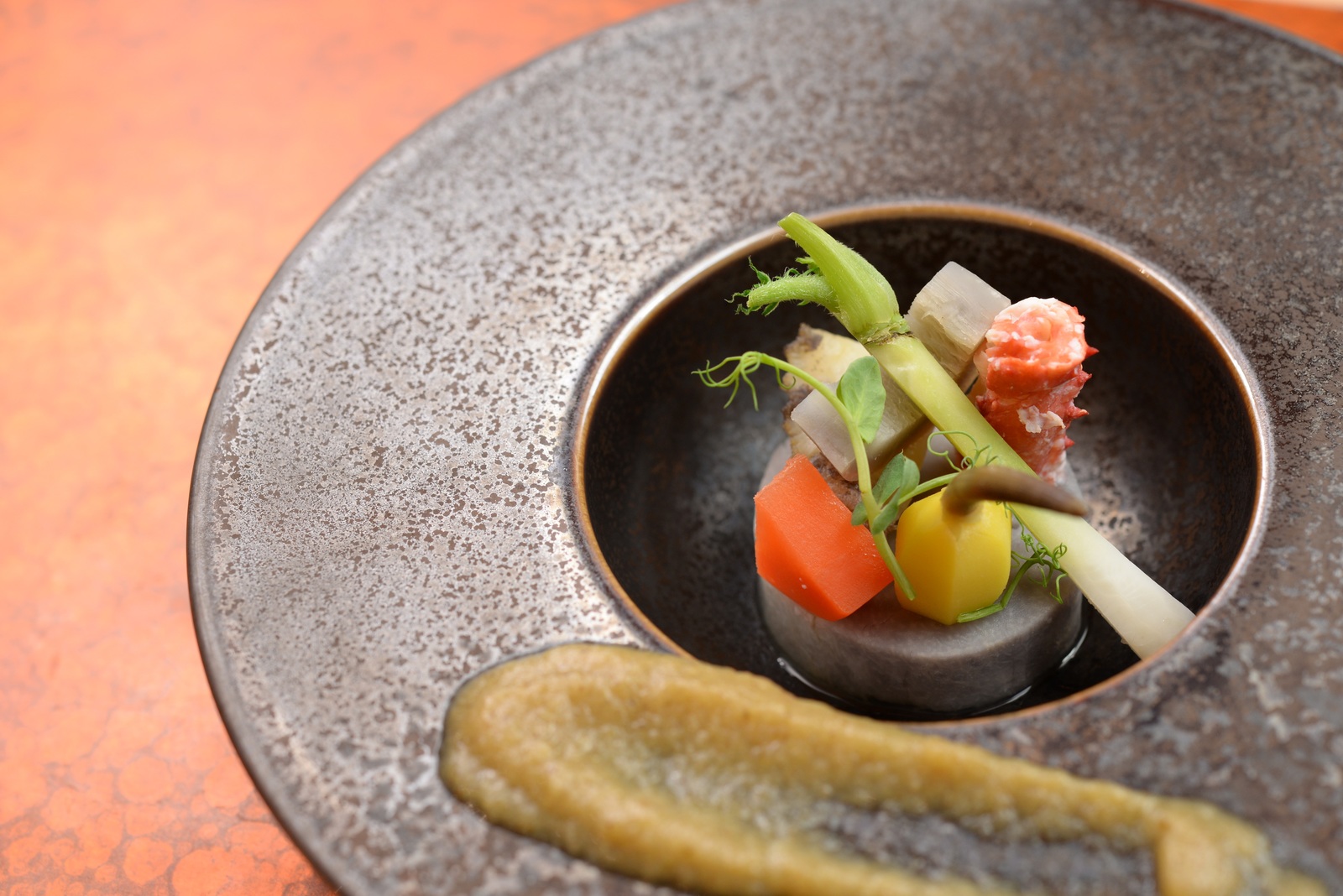 玄　箱根強羅 【究極のおこもりステイ】絶景の広々デッキ、源泉掛け流し露天風呂付客室でお部屋食～至極の自然派創作懐石