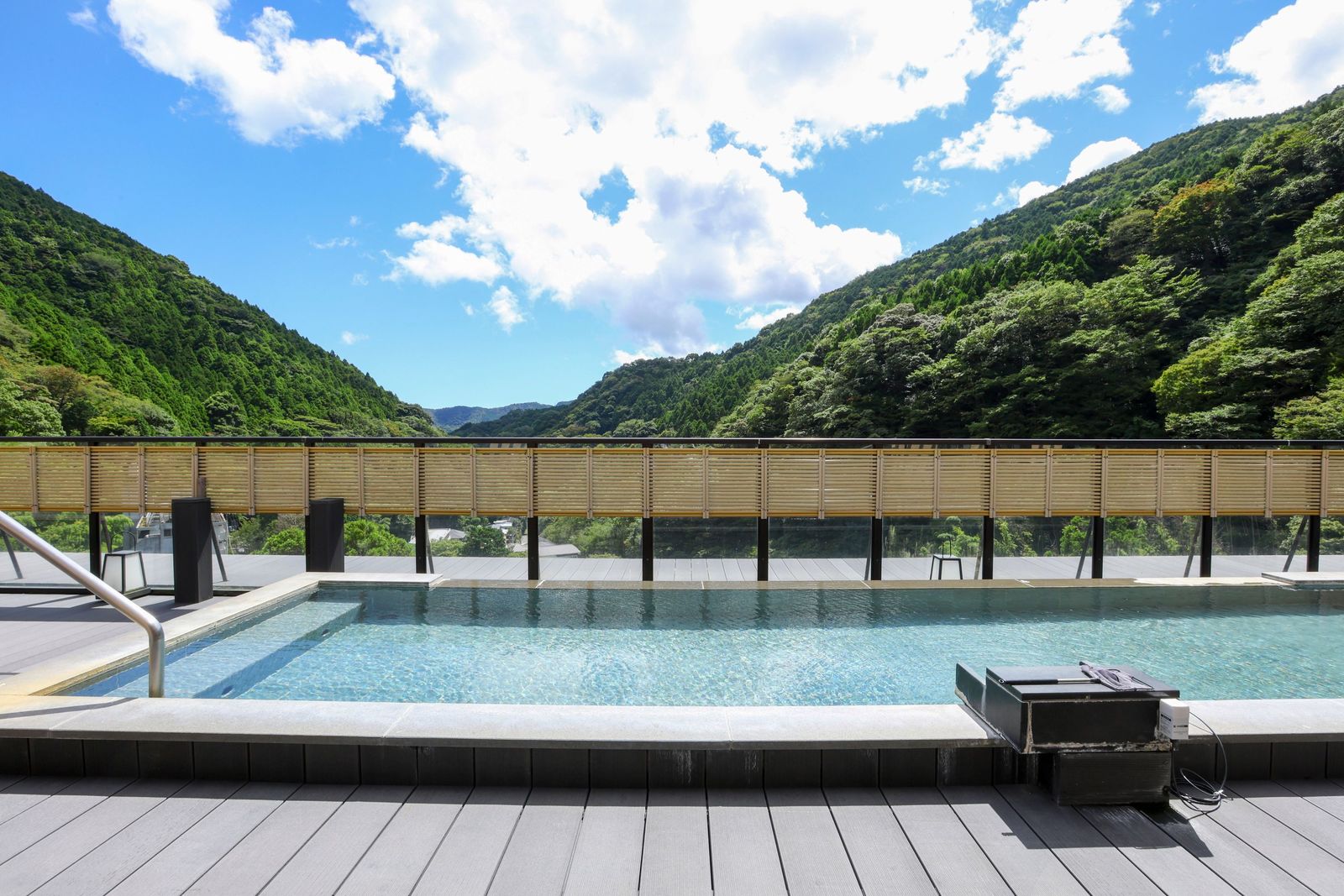 ゆば懐石山翠楼 【基本プラン】天空の露天風呂と自家製引き上げ湯葉◆季節の会席を個室食事処で