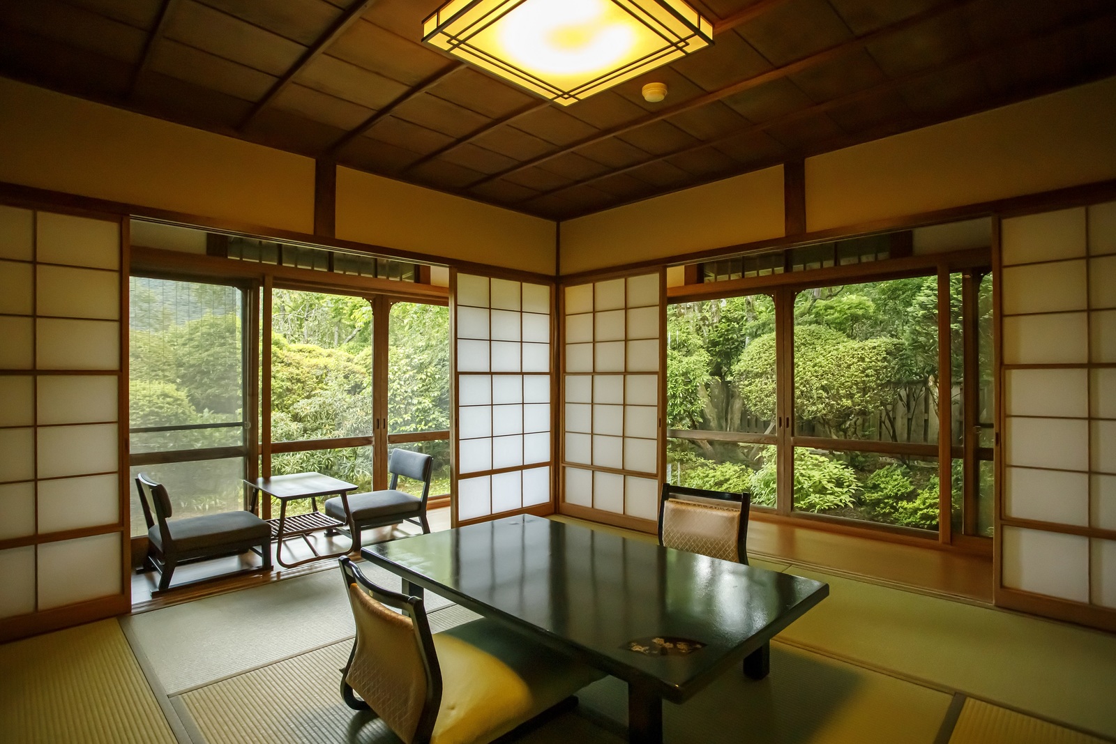 箱根小涌園　三河屋旅館 【本館・温泉露天風呂付】箱根の自然と歴史に触れる自家源泉の湯宿（夕朝食付き）