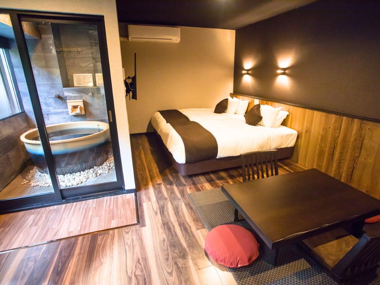 リブマックスリゾート箱根芦ノ湖 【洋モダンスイート和洋室】40平米　信楽焼露天風呂　禁煙