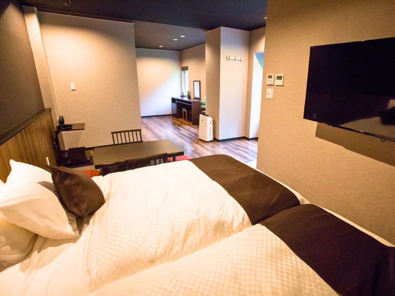 リブマックスリゾート箱根芦ノ湖 【洋モダンスイート和洋室】40平米　信楽焼露天風呂　禁煙