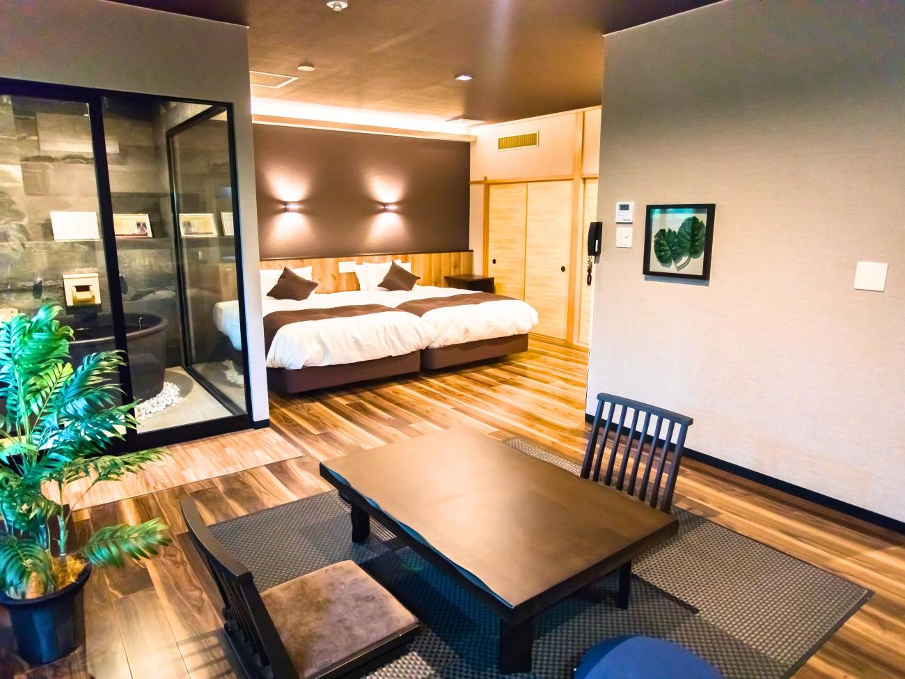 リブマックスリゾート箱根芦ノ湖 【洋モダンスイート和洋室】40平米　信楽焼露天風呂