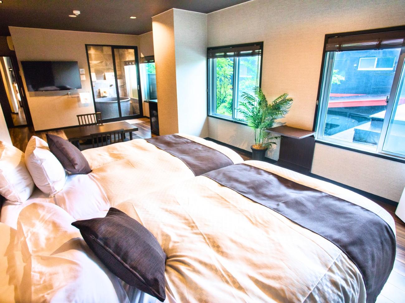 リブマックスリゾート箱根芦ノ湖 【洋モダンJrスイート和洋室】35平米　信楽焼露天風呂　禁煙