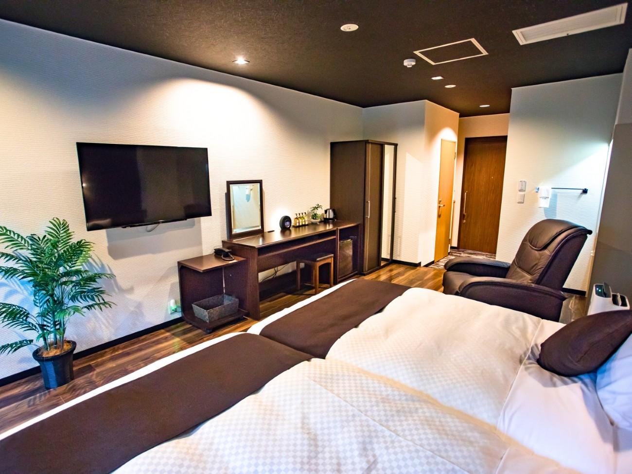 リブマックスリゾート箱根芦ノ湖 【洋モダンデラックス洋室】33平米　信楽焼露天風呂