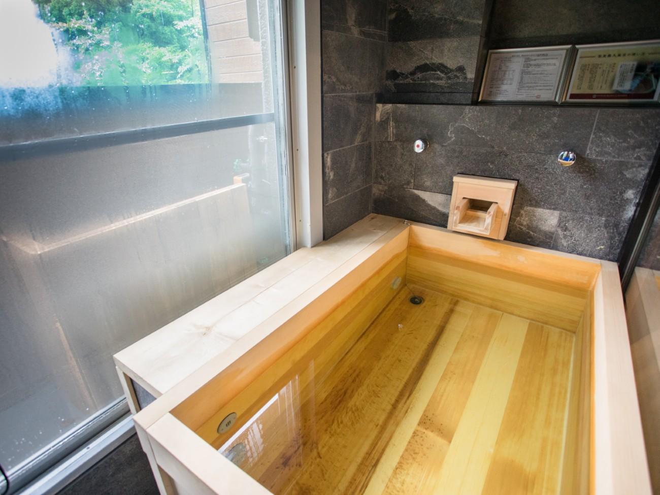 リブマックスリゾート箱根芦ノ湖 【洋モダン洋室】23平米　檜露天風呂