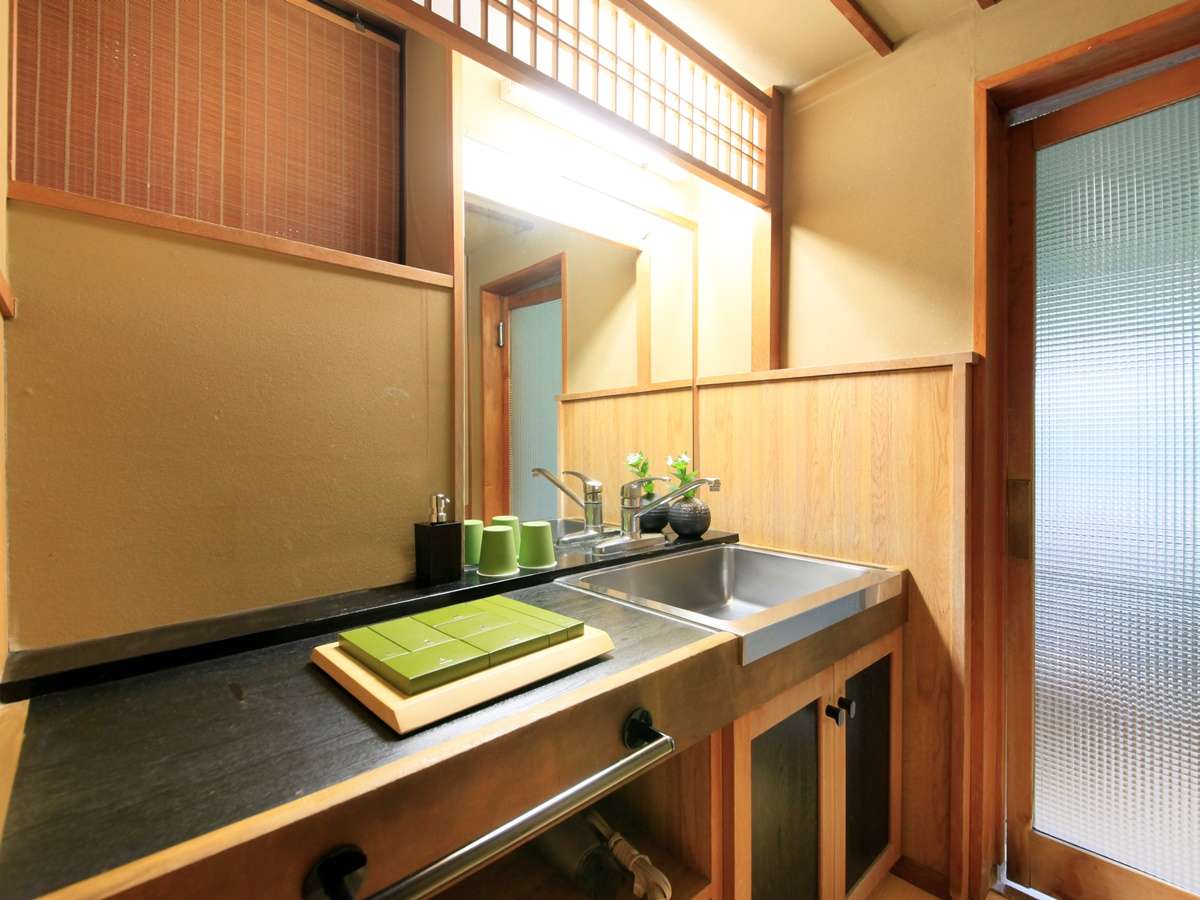 若松　箱根湯河原 数奇屋造り次の間付和室（10畳+6畳）