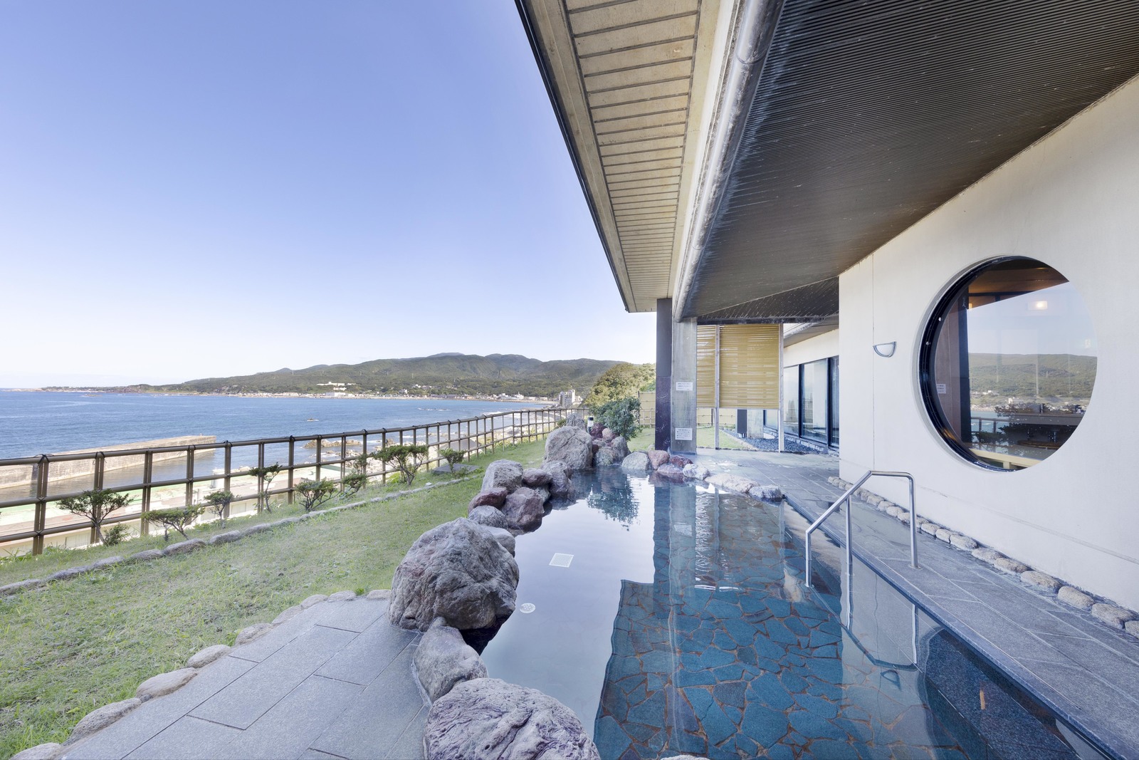SADO NATIONAL PARK HOTEL OOSADO 【OOSADO STAY】水面が光る青い海に心を癒し、佐渡産の季節会席を愉しむ贅沢旅（2食付き）