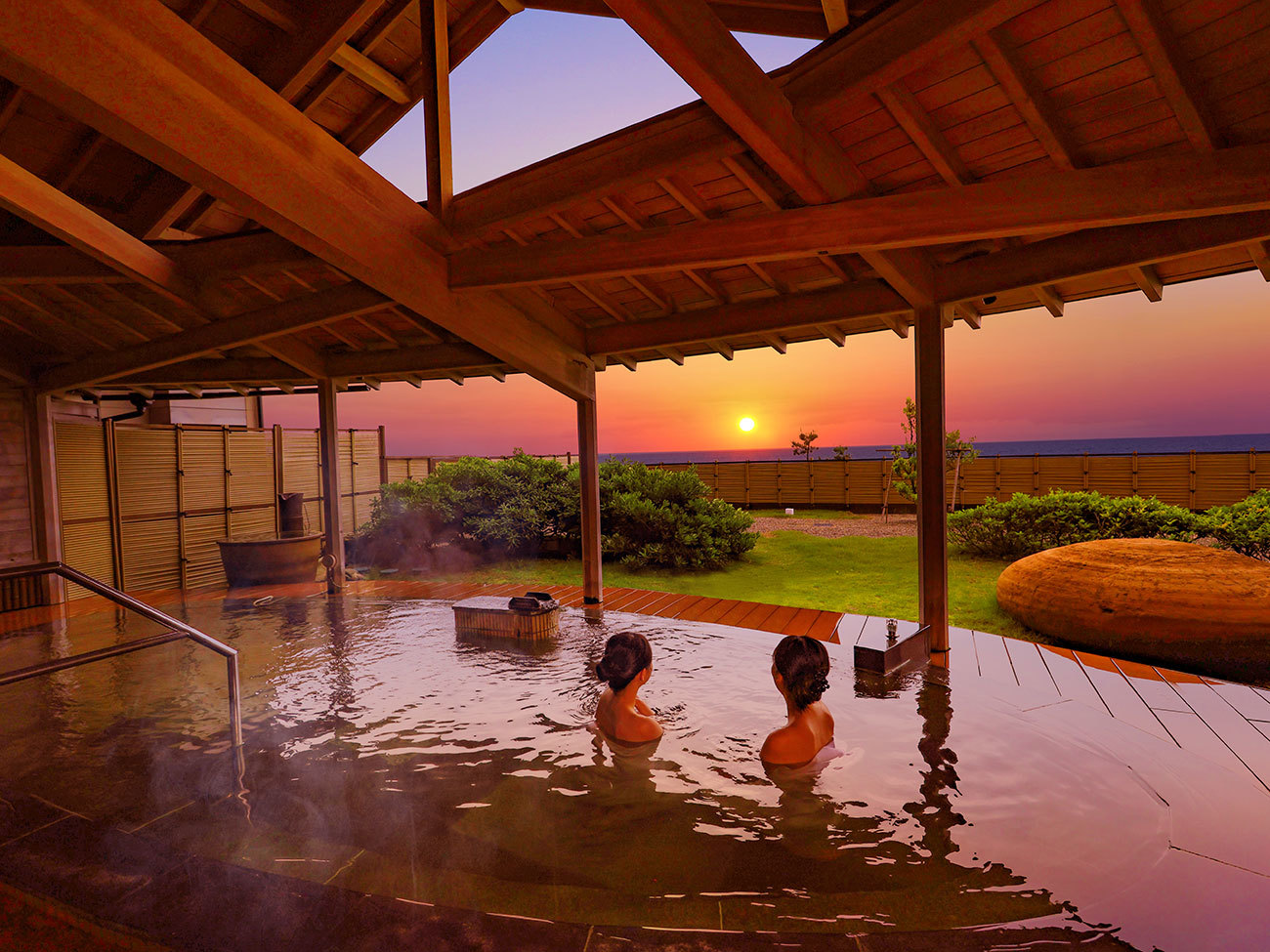 大江戸温泉物語Premium 汐美荘 【グルメプラン】豪華海鮮焼き（活〆鮑・ホタテ・ミナミイセエビ）付 1泊2食 基本バイキングプラン