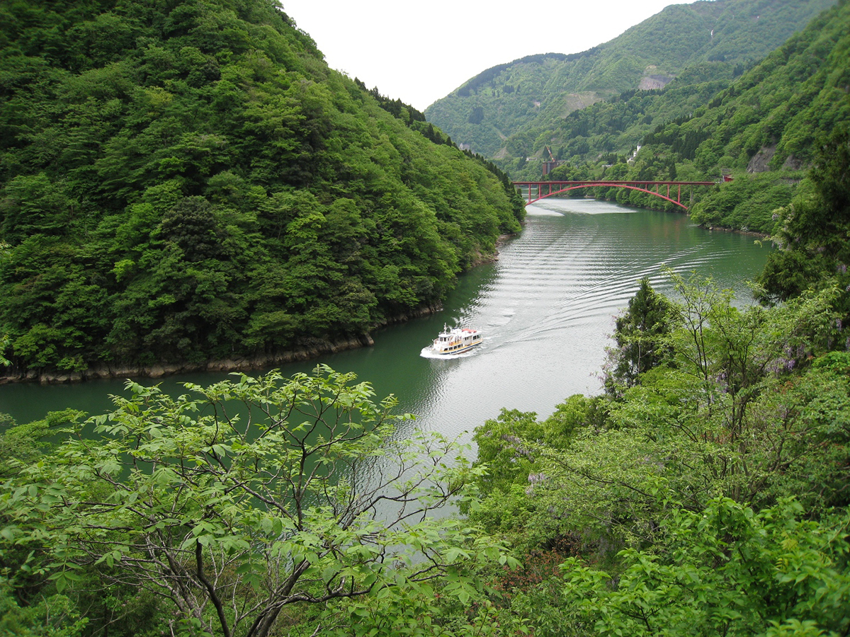 メルキュール富山砺波リゾート＆スパ 【庄川遊覧船の乗船券付き】長崎橋周遊コース(ショート)の乗船券付きプラン＜夕朝食・ラウンジ特典付＞