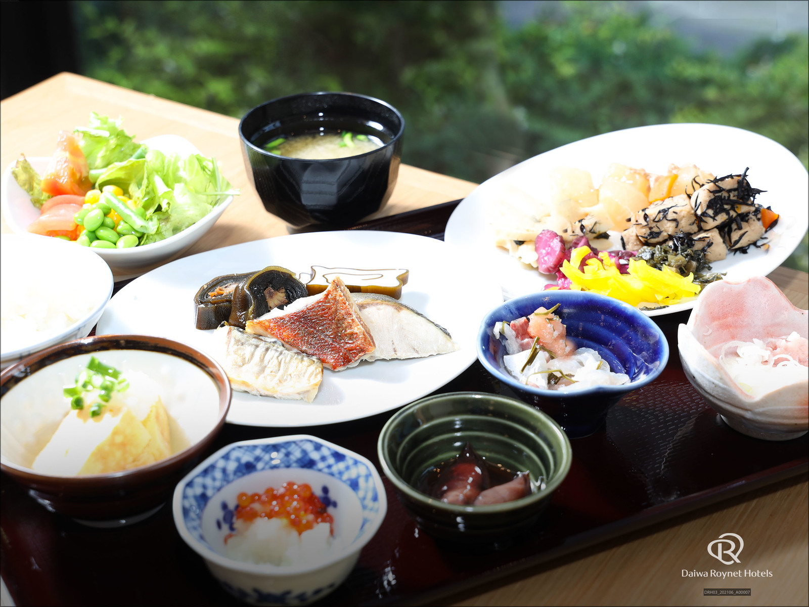 ダイワロイネットホテル富山駅前 【シンプルステイプラン♪】富山の人気店が全力プロデュース！地元食材満載の和洋ビュッフェ～朝食付～
