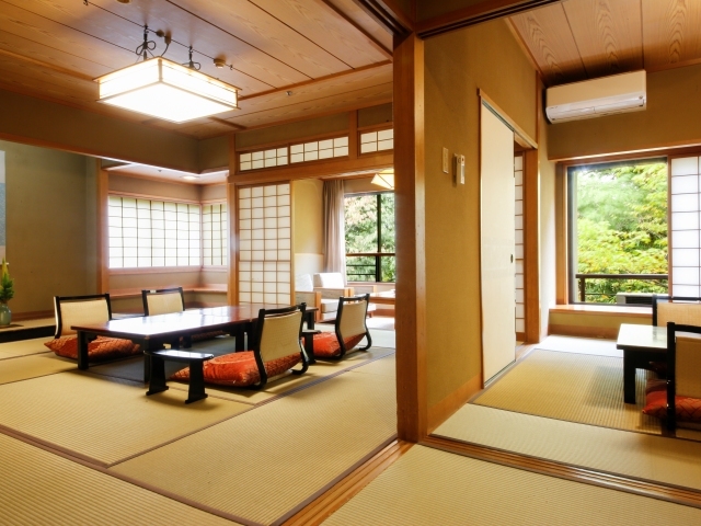 吉田屋山王閣 本館・鳳凰殿特別室。左手には14.5畳の本間、右手には...