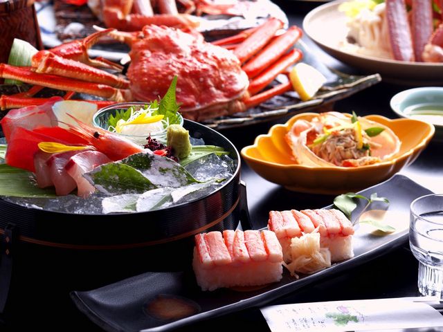 みどりの宿　萬松閣 【8種の味わい・蟹フルコース】★蟹食べ行こう★本ずわい蟹2.5杯を極めるならコレ！炭火焼き蟹、蟹すき鍋も