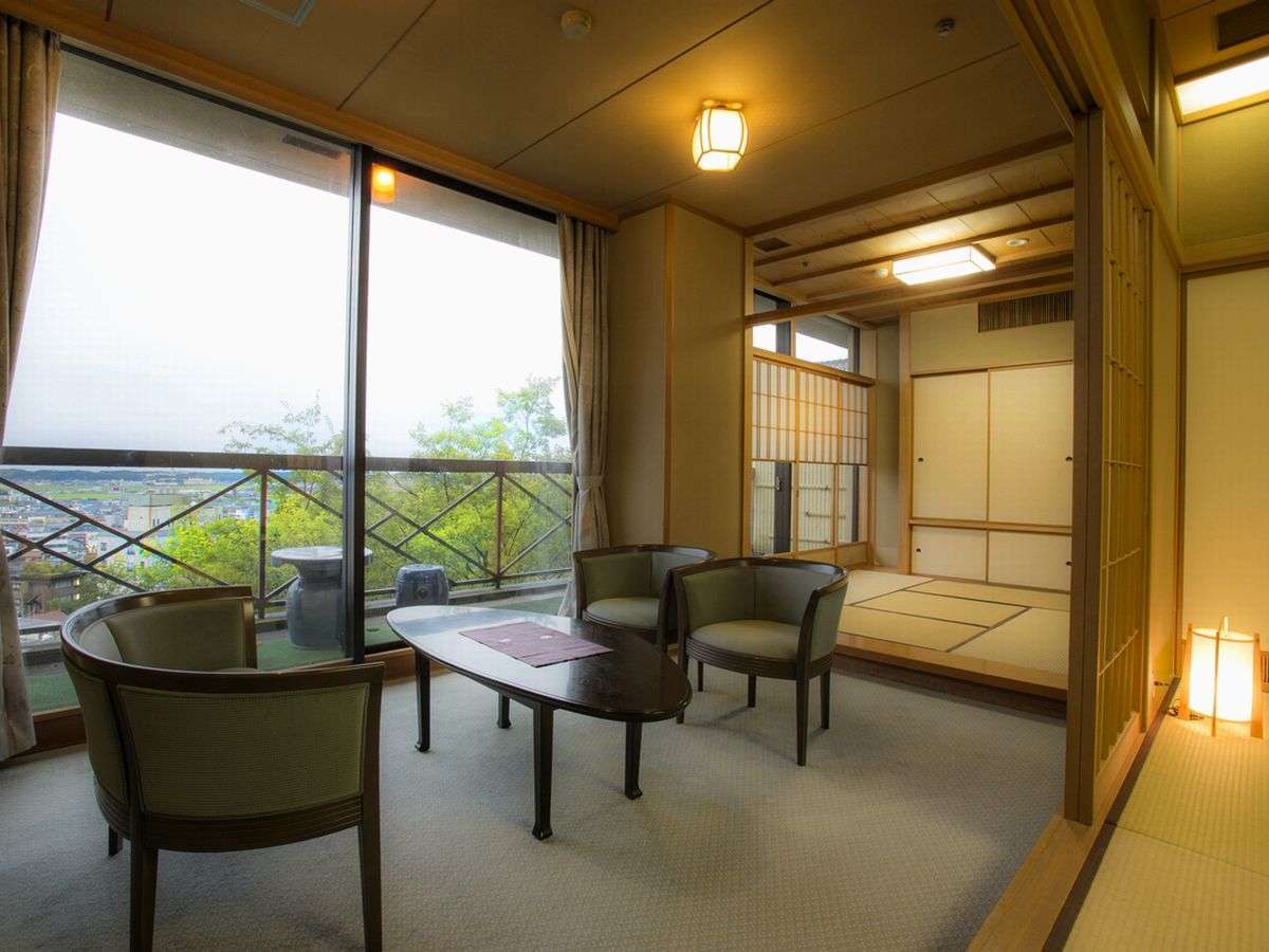 みどりの宿　萬松閣 最上階から煌き眺望【菊祥12．5＋4．5畳＋広縁】 客...