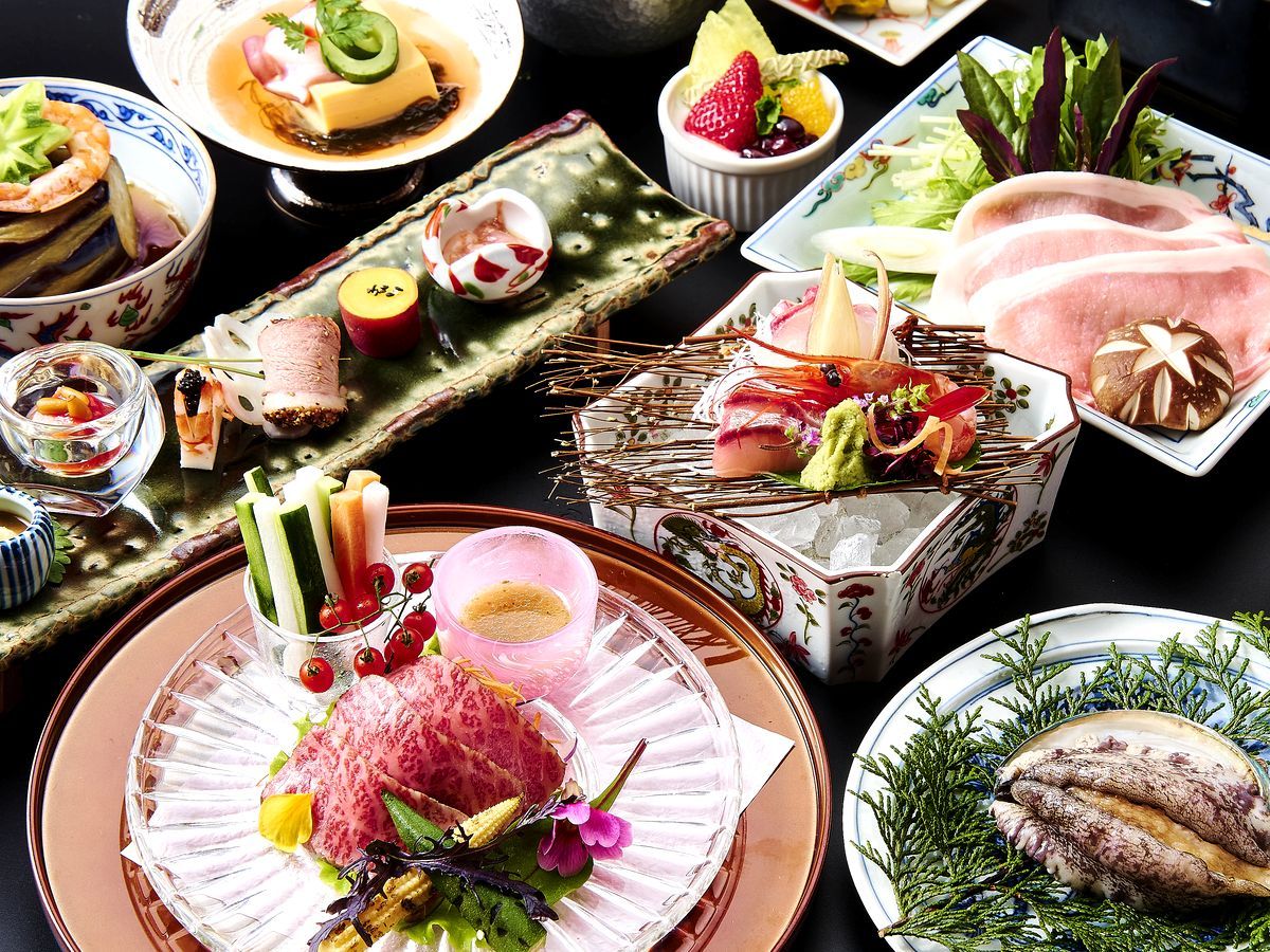 みどりの宿　萬松閣 【お肉派に捧げる会席】「石川県産　能登豚と、和牛、活あわび」ジュワ～と広がる旨味と食感を味わう