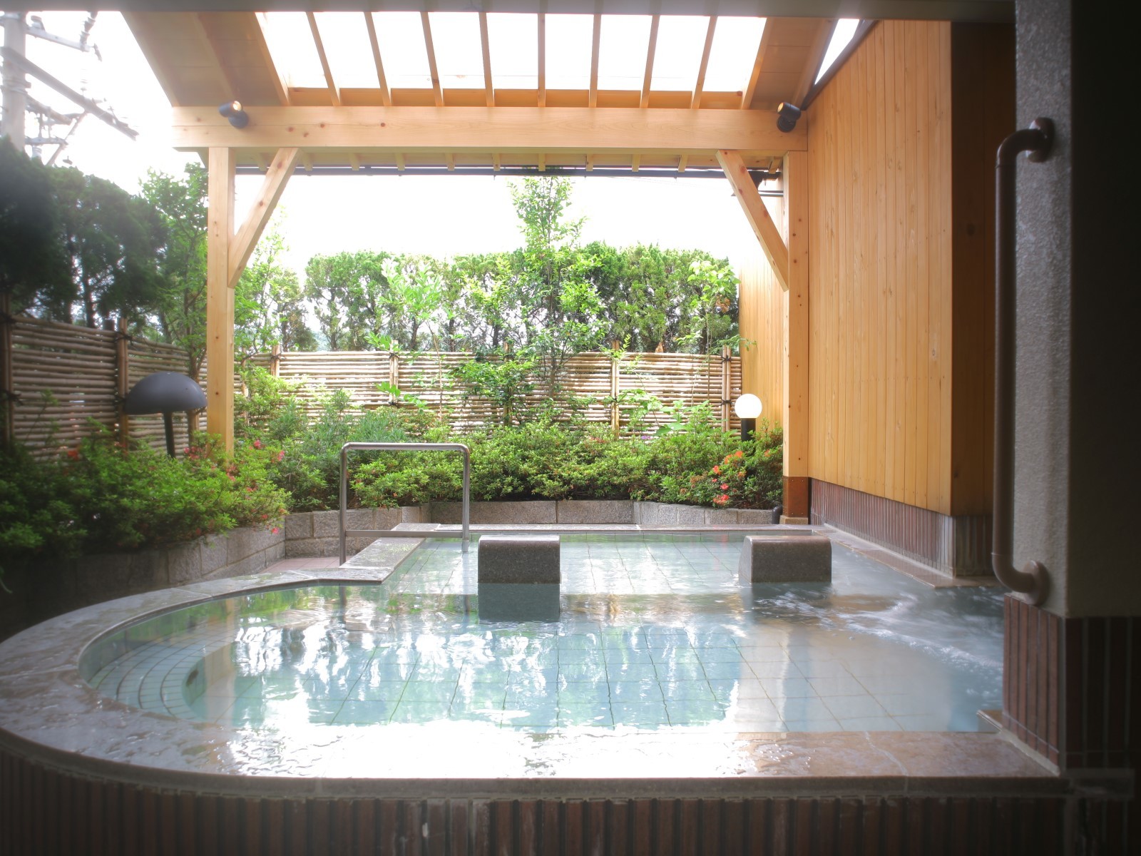 彩華の宿多々見 ≪宿泊のみ≫でお得に旅行♪金沢観光・ビジネスも★当日予約ＯＫ！加賀温泉駅から送迎可【貸切風呂付】