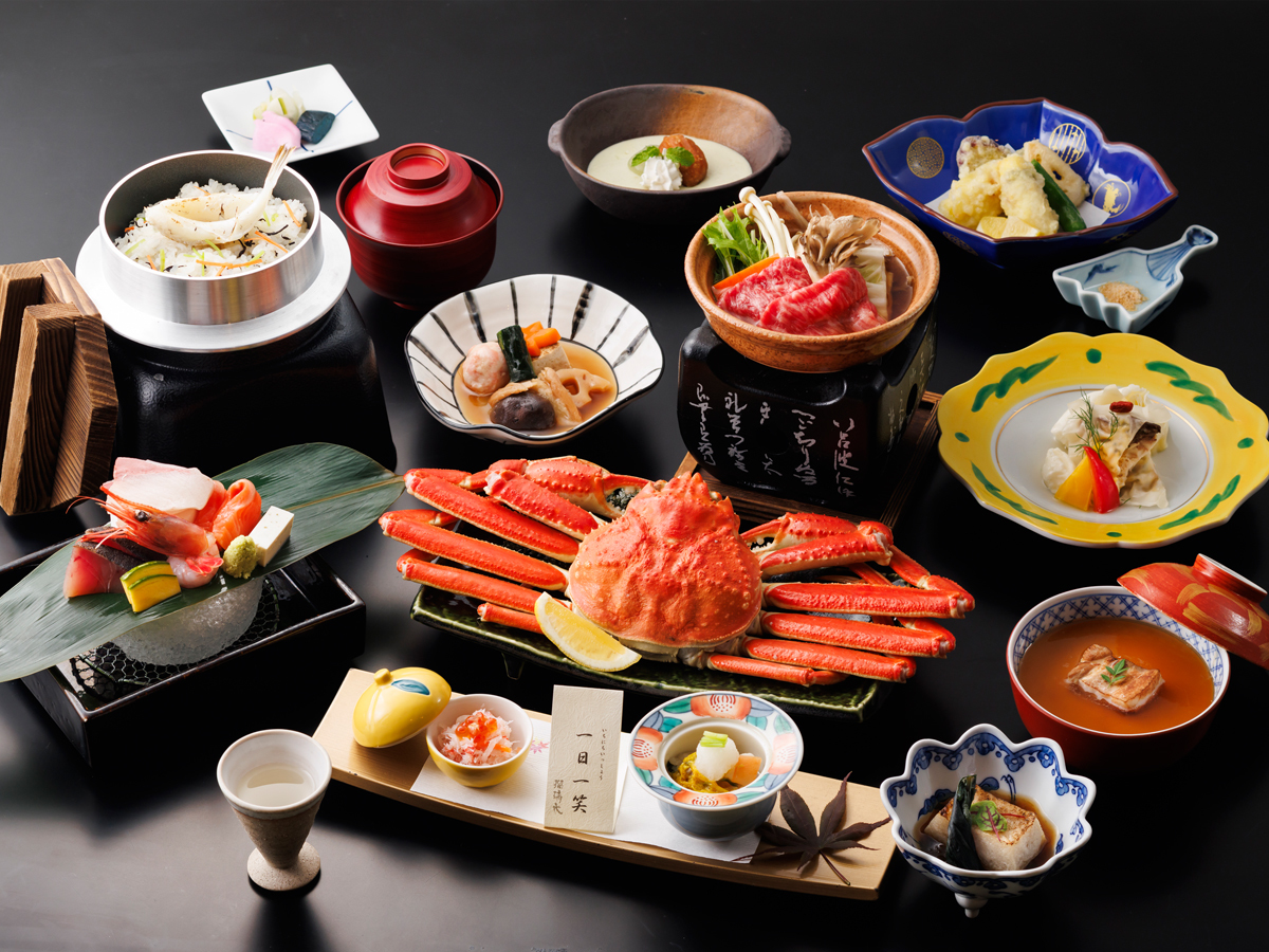 瑠璃光 【かに姿盛り】まるごと一杯蟹姿盛り付・季節会席で北陸の味覚を贅沢に味わう　　