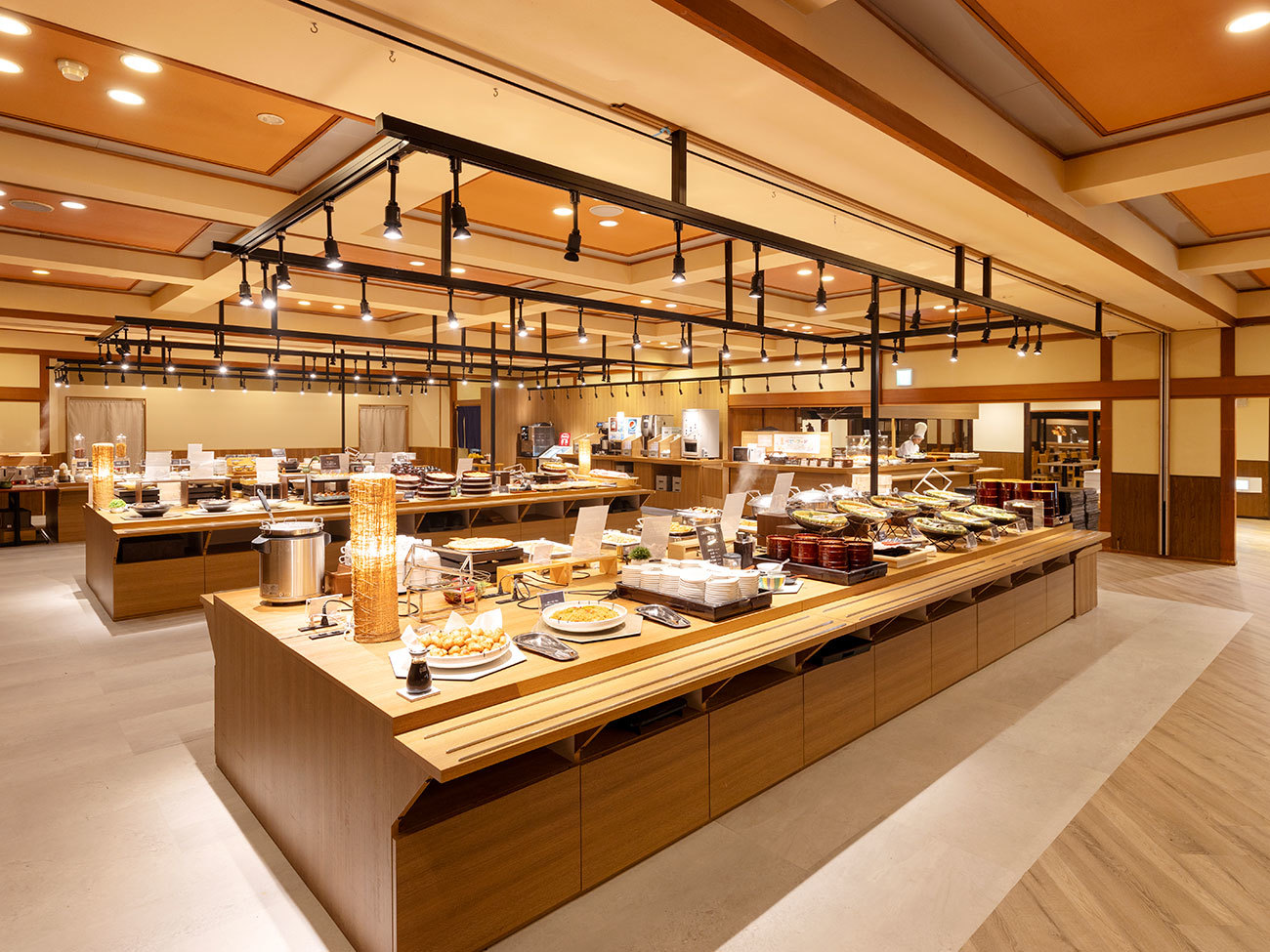 大江戸温泉物語Premium 加賀まるや 【1泊2食付】七色の湖に面した癒しの宿 基本バイキングプラン