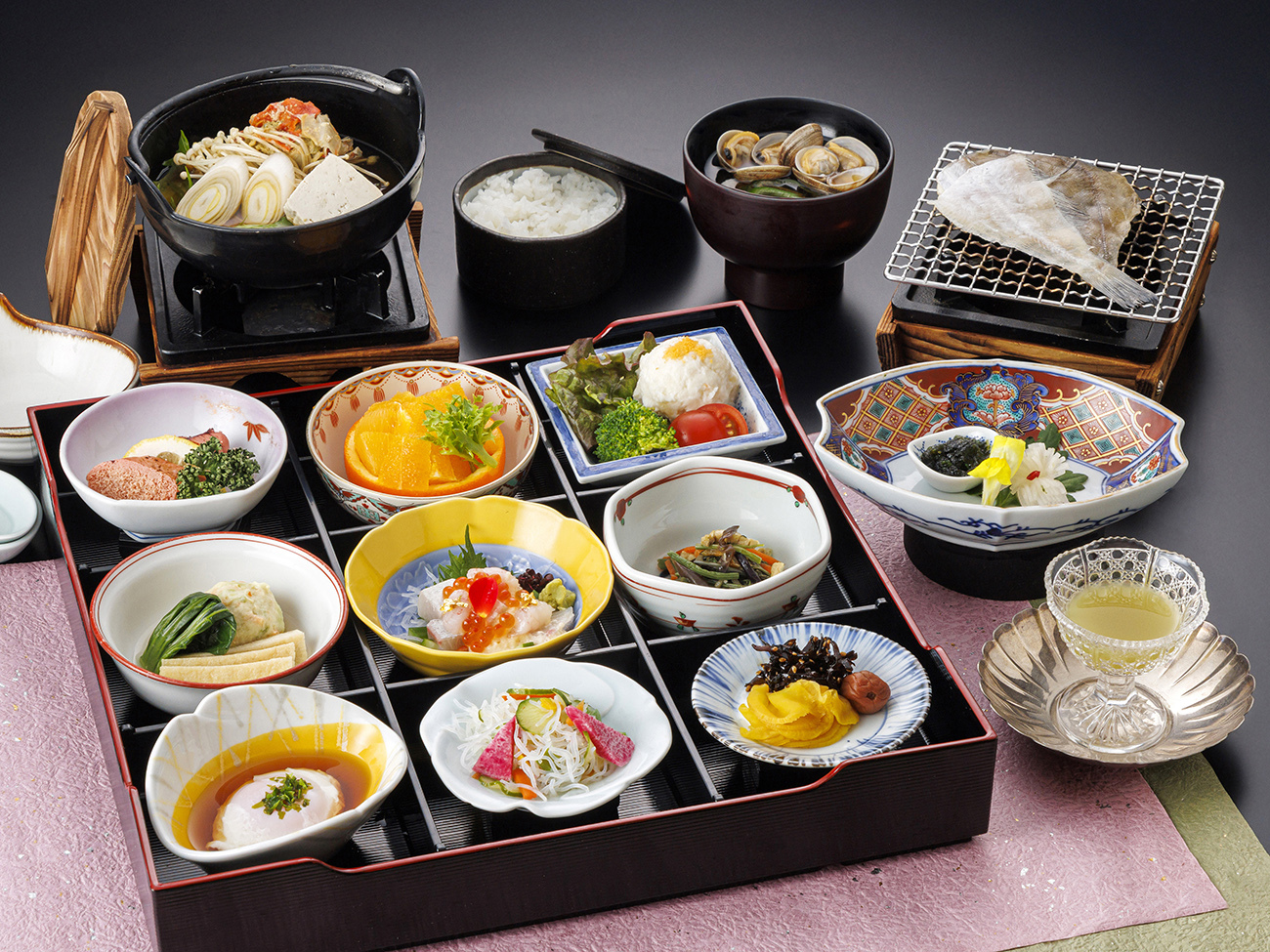 大江戸温泉物語わんわんリゾート 矢田屋松濤園 【夕食なし・朝食付】観光にもビジネスにも♪遅いチェックインでもOK　1泊基本和朝食付