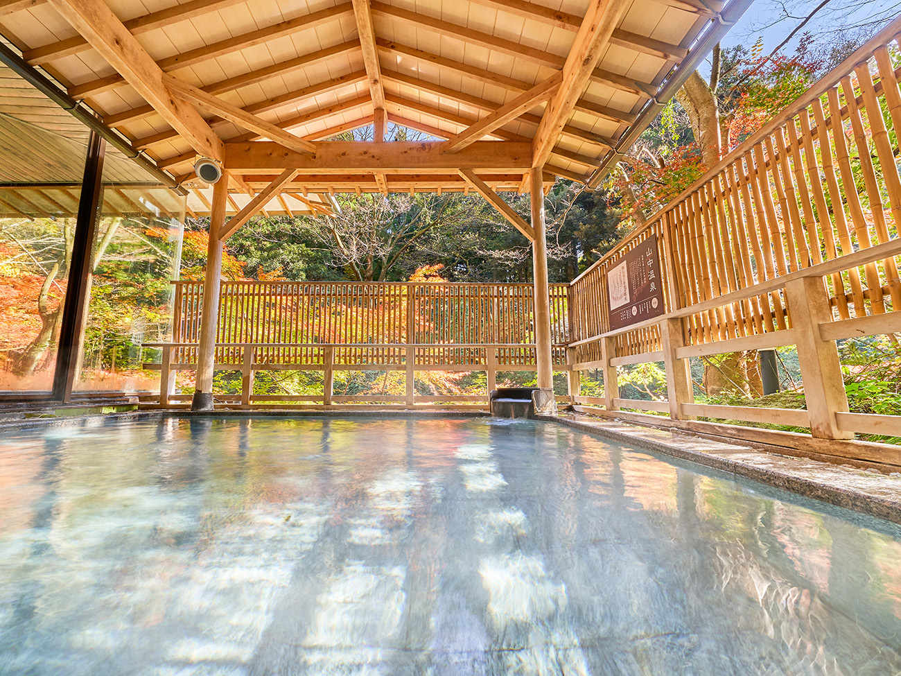 大江戸温泉物語Premium よしのや依緑園 【夕食なし・朝食付】観光にもビジネスにも♪遅いチェックインでもOK　1泊基本バイキング朝食付