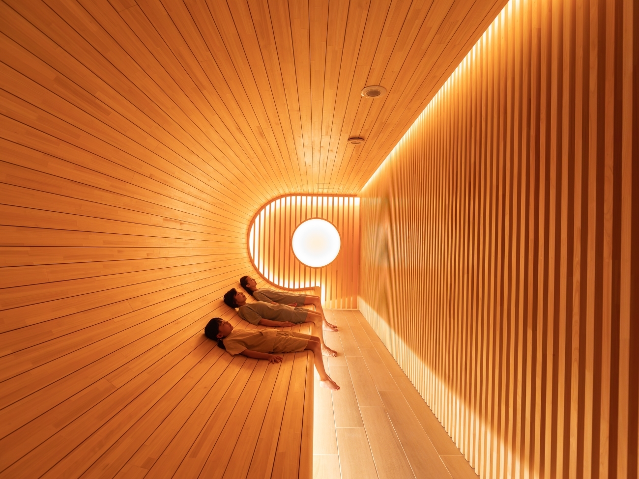 大江戸温泉物語Premium よしのや依緑園 【夕食なし・朝食付】観光にもビジネスにも♪遅いチェックインでもOK　1泊基本バイキング朝食付