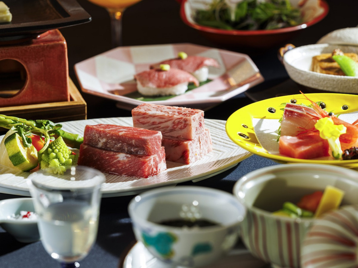 森の栖リゾート＆スパ 【能登牛と国産牛の食べ比べコース】個室ダイニング「こま蔵」でプライベートディナー♪（本館）