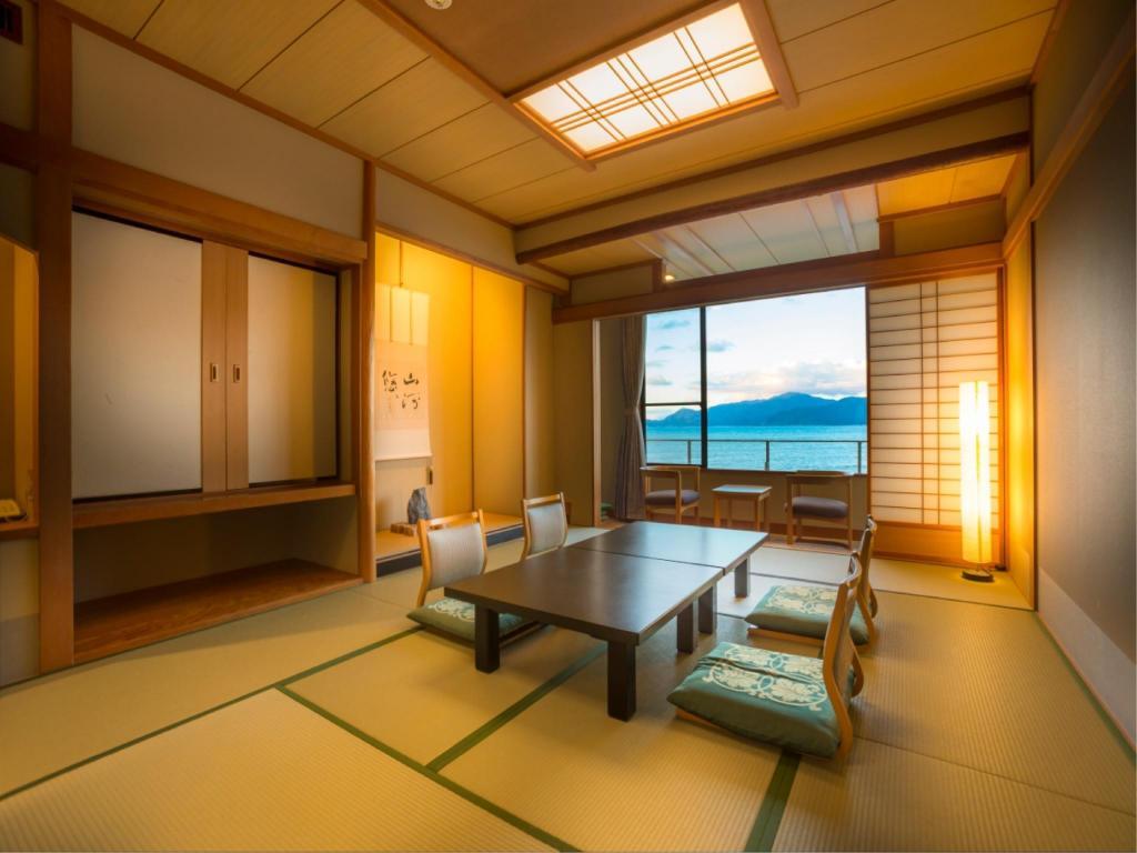 若狭美浜温泉　悠久乃碧　ホテル湾彩 和室１０畳