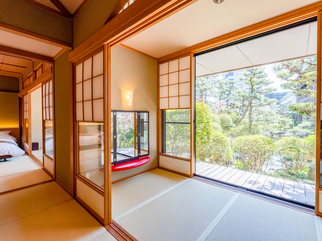 伝統旅館のぬくもり　灰屋 ガーデンスイート「観月亭」和洋室
※お部屋の一例