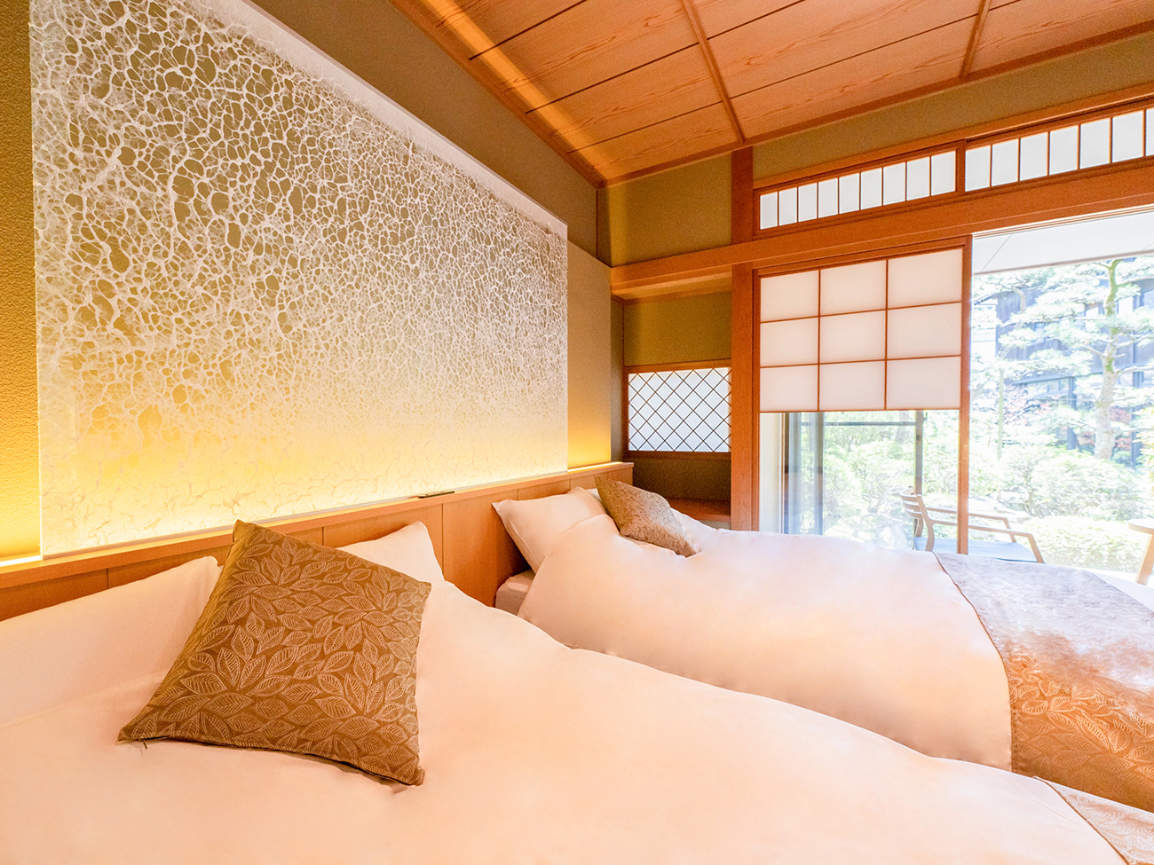 伝統旅館のぬくもり　灰屋 ガーデンスイート「観月亭」和洋室
※お部屋の一例
