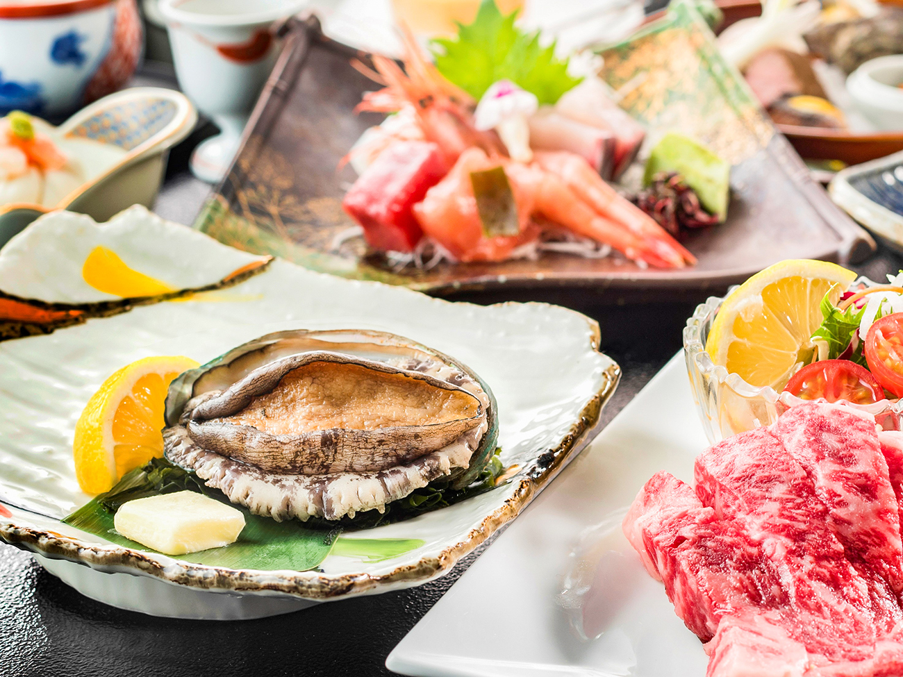 伝統旅館のぬくもり　灰屋 【若狭牛】×【活あわび】　灰屋自慢のご当地グルメプラン