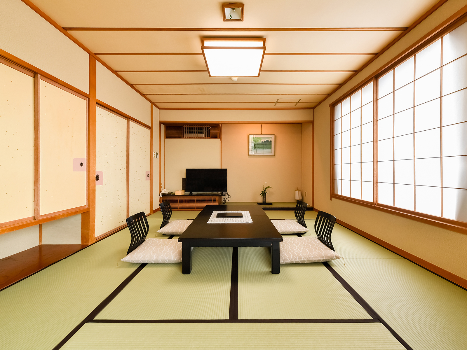 伝統旅館のぬくもり　灰屋 本館「十楽棟」スタンダード和室
※お部屋の一例
