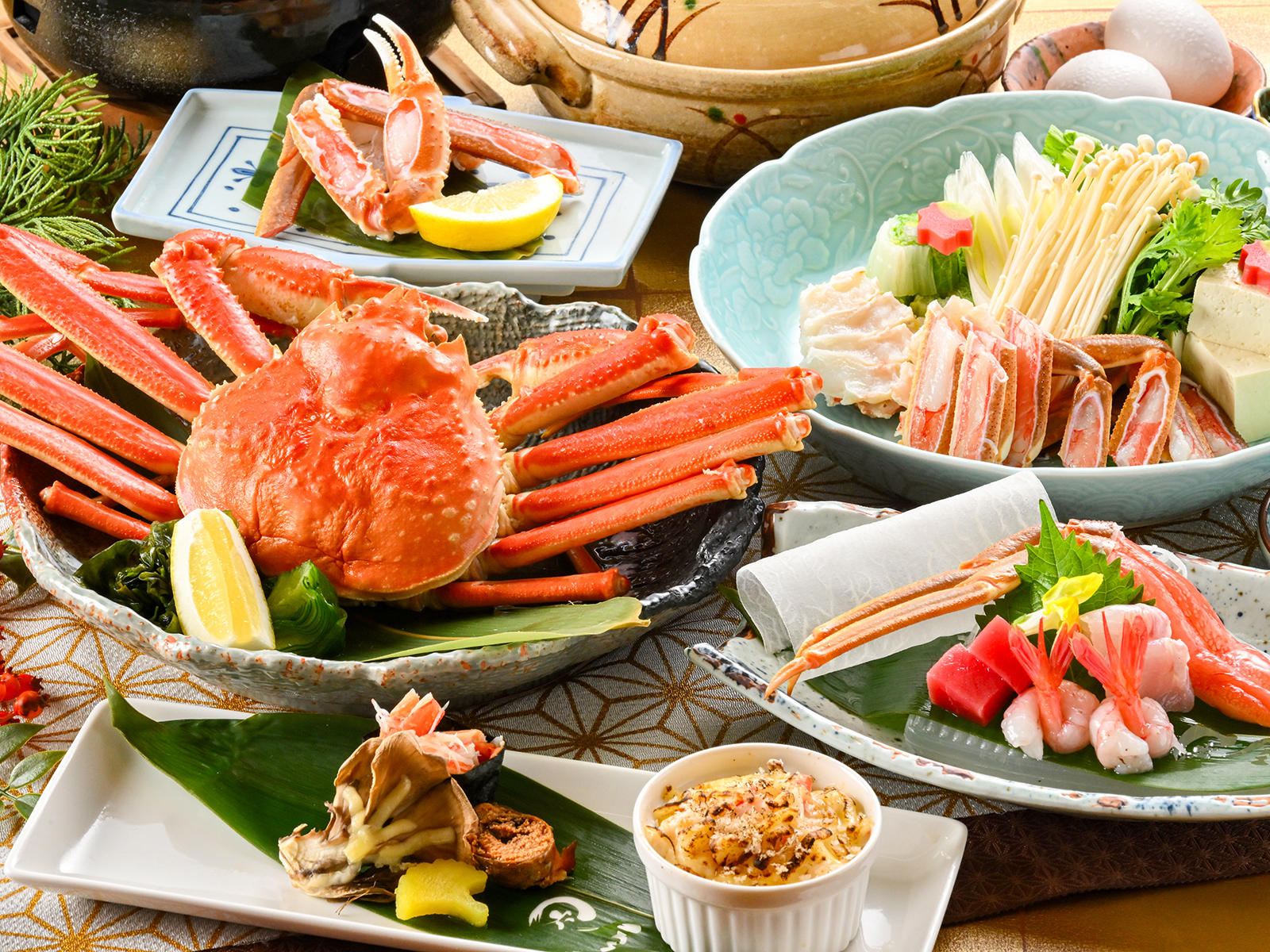 伝統旅館のぬくもり　灰屋 【カニのフルコース】蟹刺し・焼き蟹・蟹鍋・茹で蟹◆福井あわら温泉の冬旅