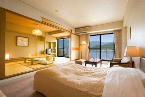 富士レークホテル 東館和洋室（8畳＋2ベッド）　ゆったりと寛げる、河口湖...