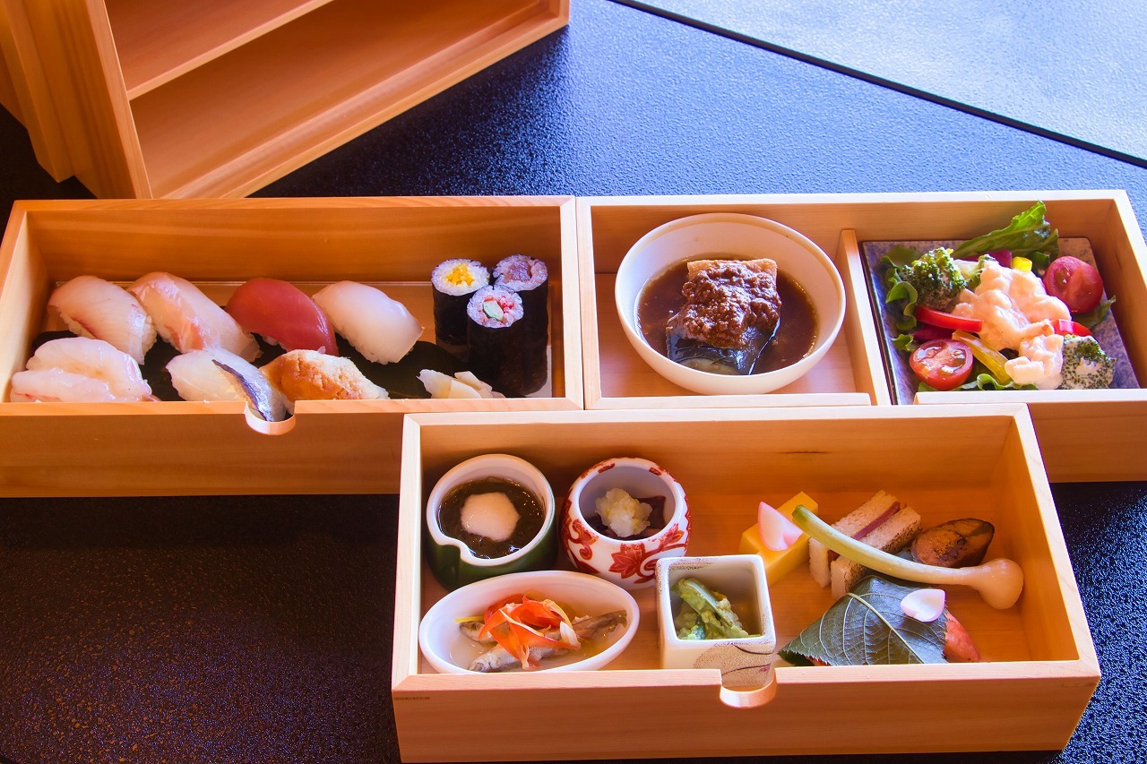 富士レークホテル 【夕食はお部屋にお届け♪ゆっくり楽しむ富士和会席】露天風呂付客室プラン【1泊夕朝食付】