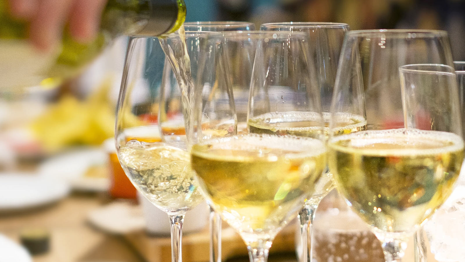 春日居びゅーほてる 【ワイン飲み放題】山梨名産のワインを90分飲み放題★夕食はカニ食べ放題付きバイキング