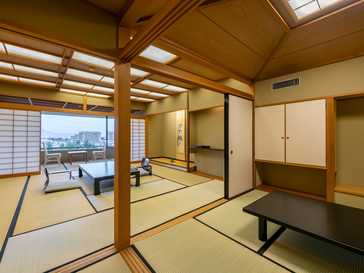 常磐ホテル 西館和室はご家族でも広々ご利用いただけます
