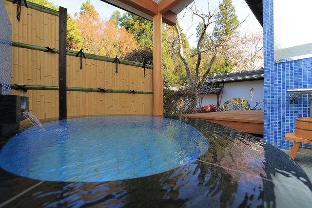 旅館花屋 天然温泉露天風呂付き特別室　和室　７３番の露天風呂