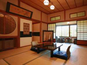 旅館花屋 宮大工の技と心意気が光る　趣のある本館８畳　和室　一例