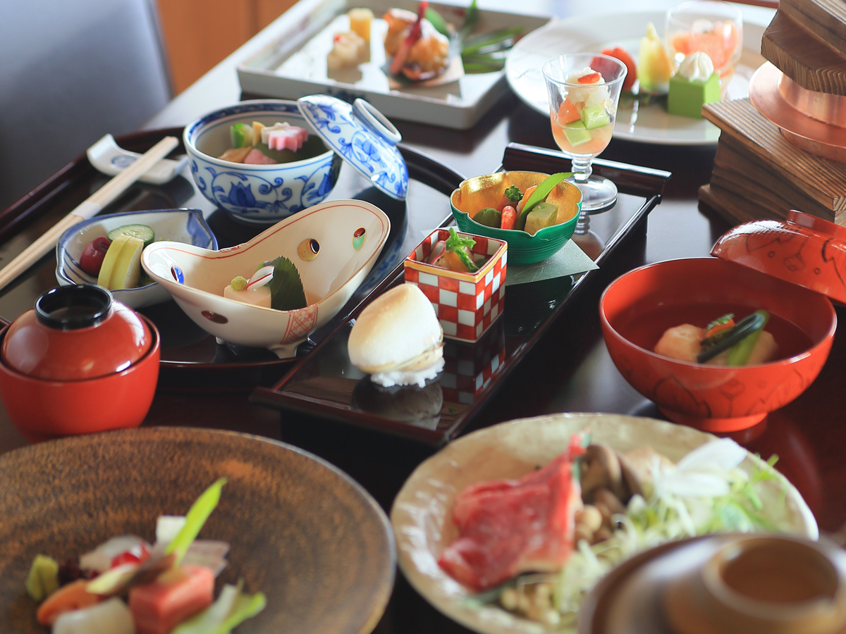 旅館花屋 【料理長渾身、極上の会席料理】日本料理の極意を味わう、美食の晩餐　～かたくりコース～