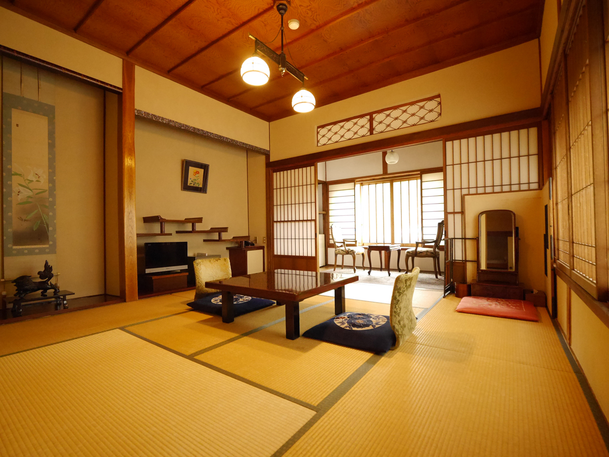 旅館花屋 宮大工の技と心意気が光る　趣のある本館８畳　和室　一例