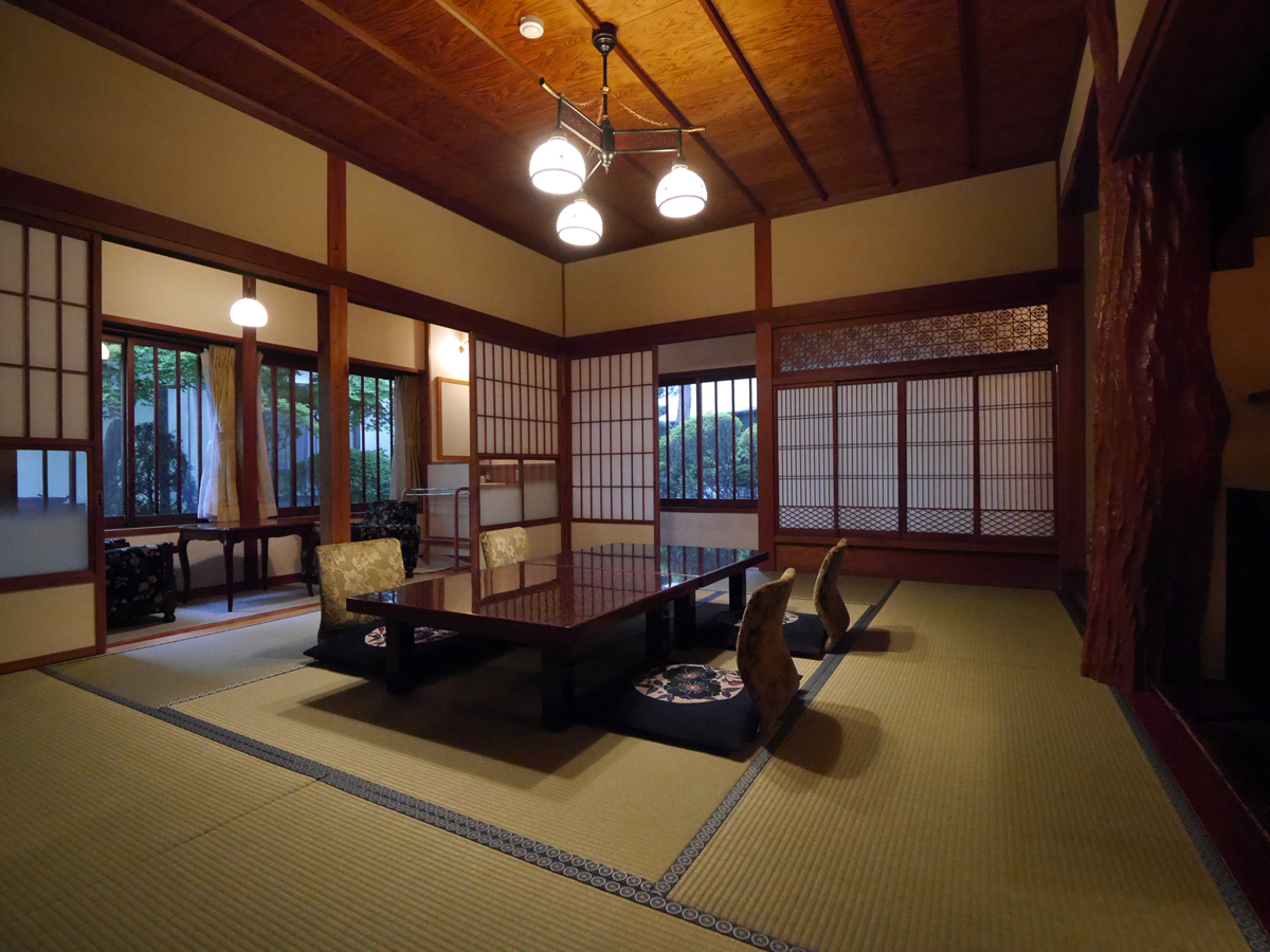 旅館花屋 【本館　１５番】　大浴場に近く庭の景色の良い和室