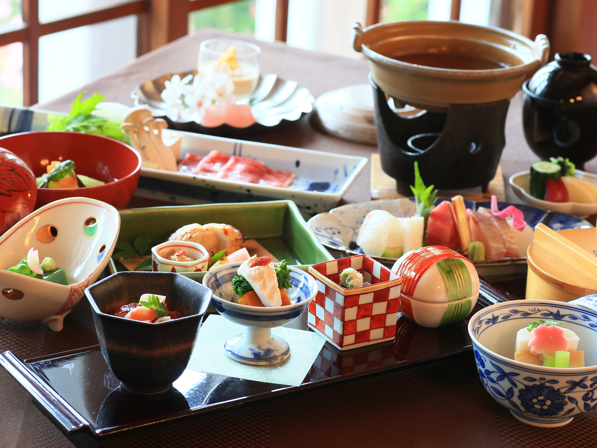 旅館花屋 【夕食・朝食とも お部屋確約】源泉掛け流し露天風呂付特別室　大切な方と優雅な休日