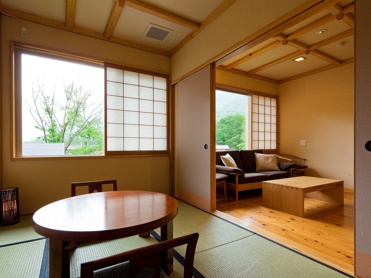 匠の宿　深山桜庵 【半露天風呂付き＋洋式ベッドの和洋室】寛ぎスペースを備...